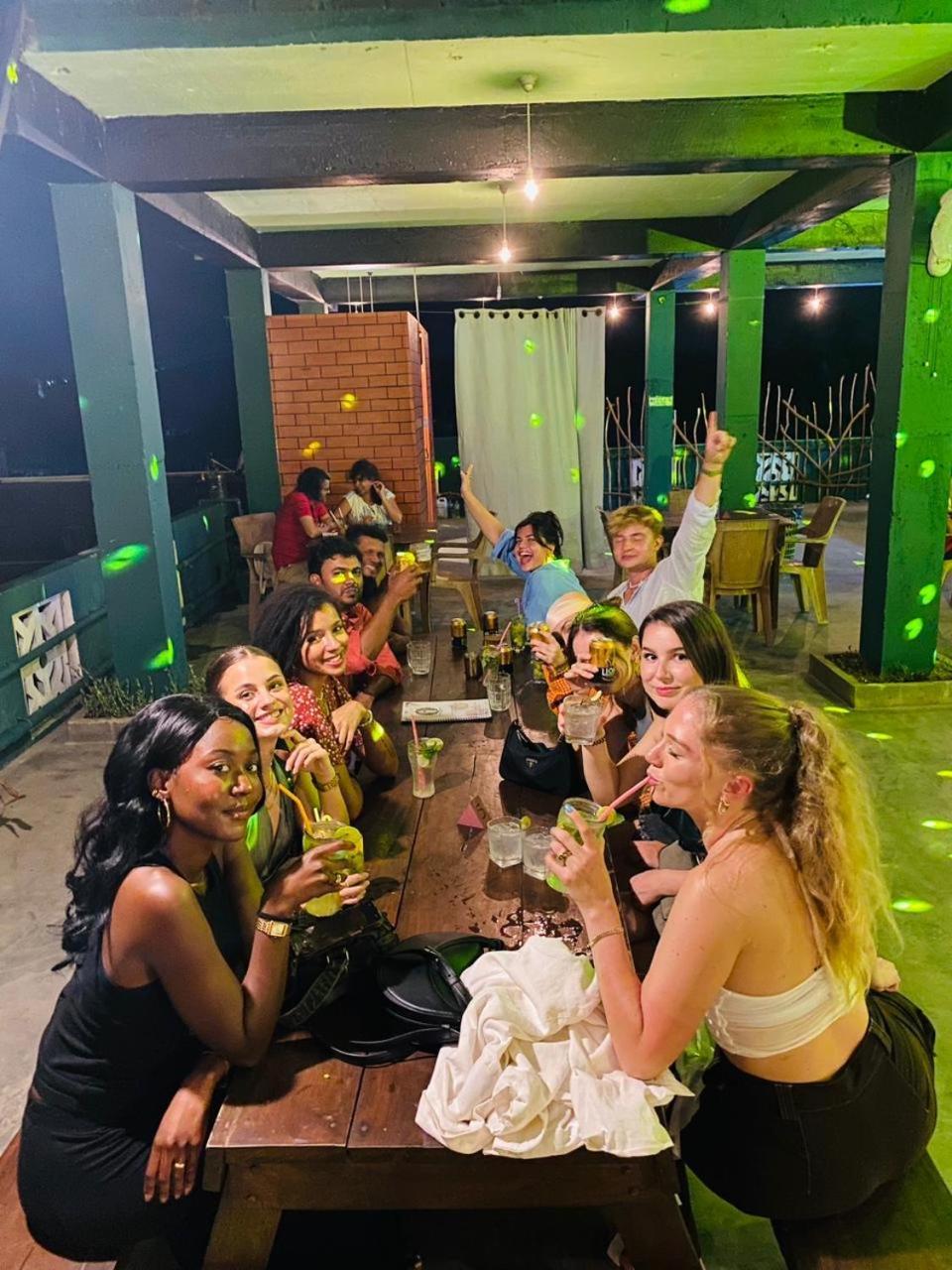 Beach Break Surf Hostel Велигама Экстерьер фото