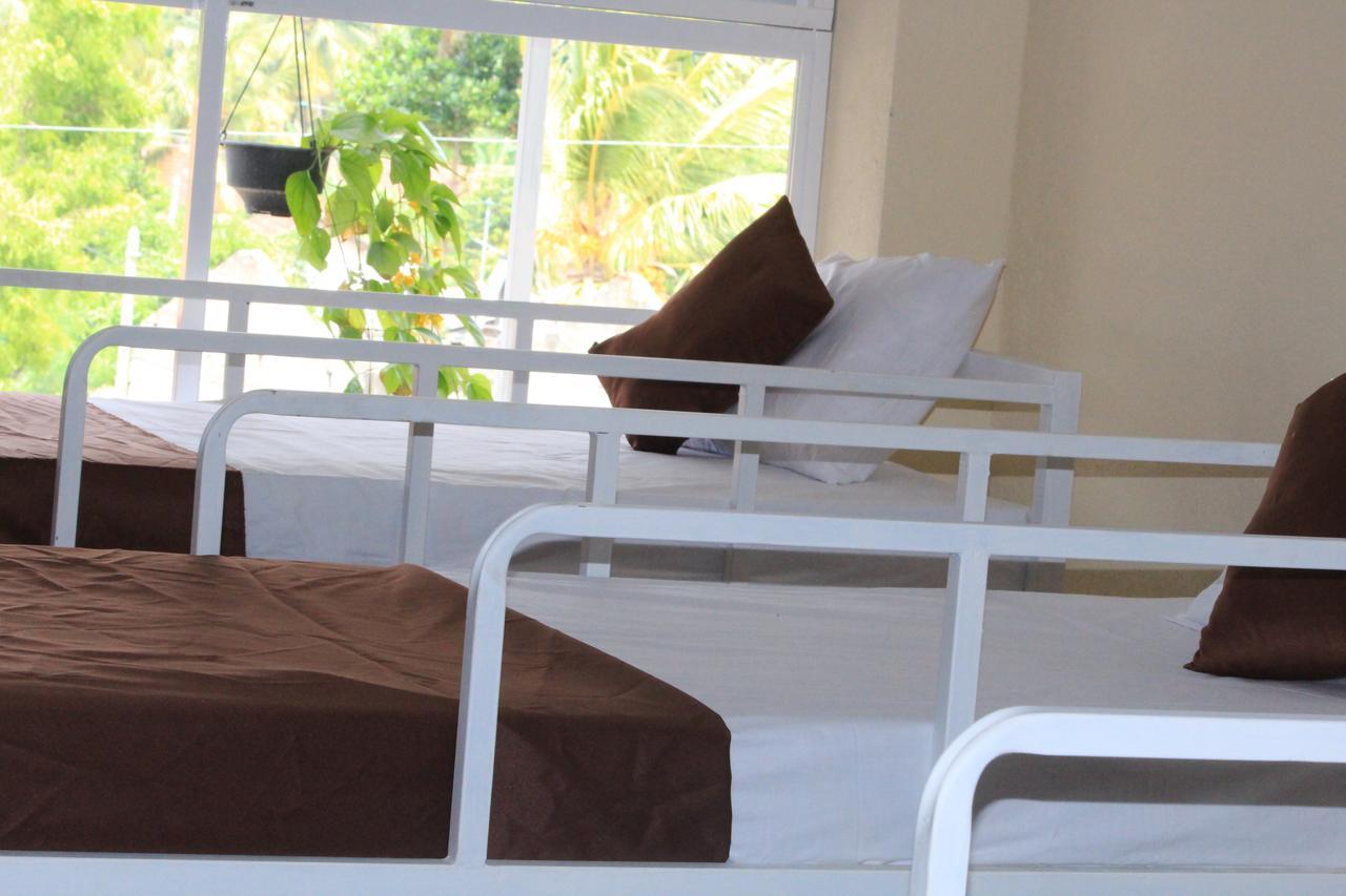 Beach Break Surf Hostel Велигама Экстерьер фото