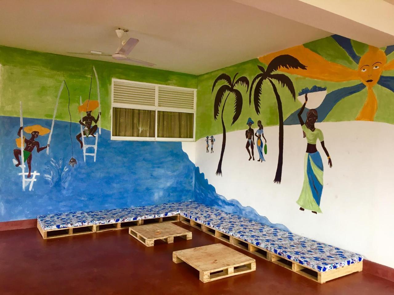 Beach Break Surf Hostel Велигама Экстерьер фото