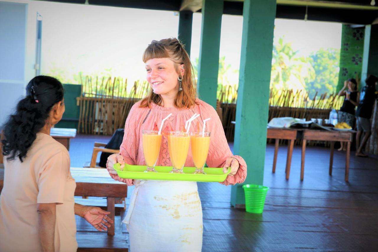 Beach Break Surf Hostel Велигама Экстерьер фото